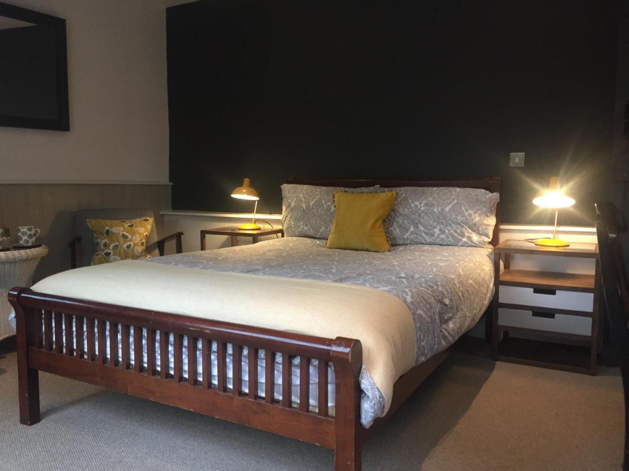 Готель Bonningtons Stansted Self Catering Станстед-Маунтфітчет Екстер'єр фото