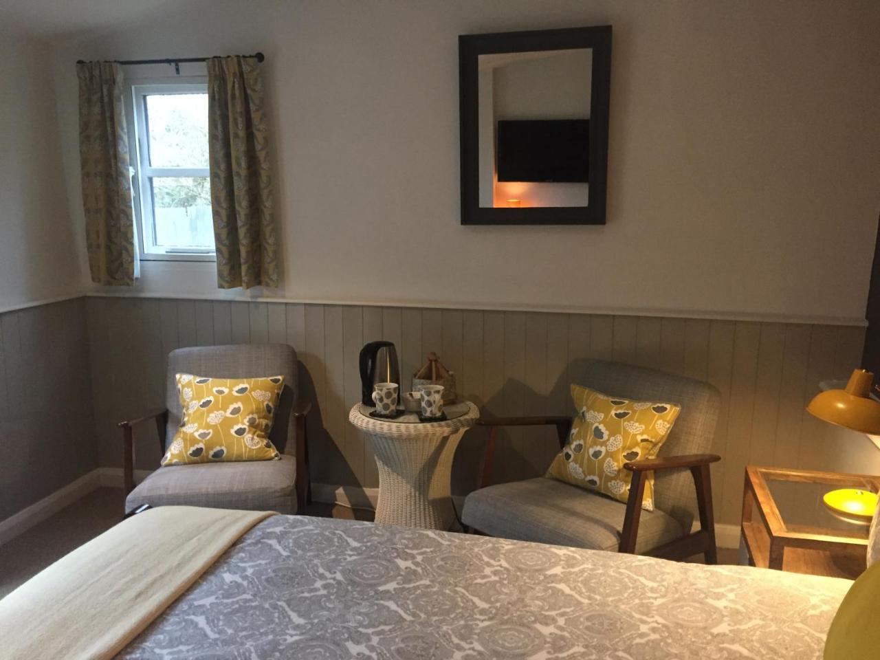 Готель Bonningtons Stansted Self Catering Станстед-Маунтфітчет Екстер'єр фото