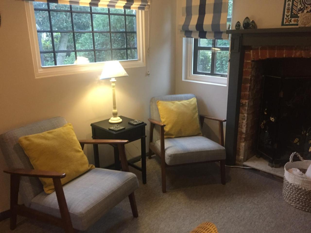 Готель Bonningtons Stansted Self Catering Станстед-Маунтфітчет Екстер'єр фото