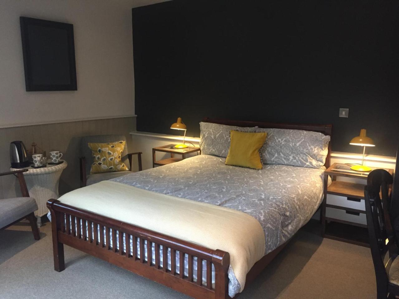Готель Bonningtons Stansted Self Catering Станстед-Маунтфітчет Екстер'єр фото